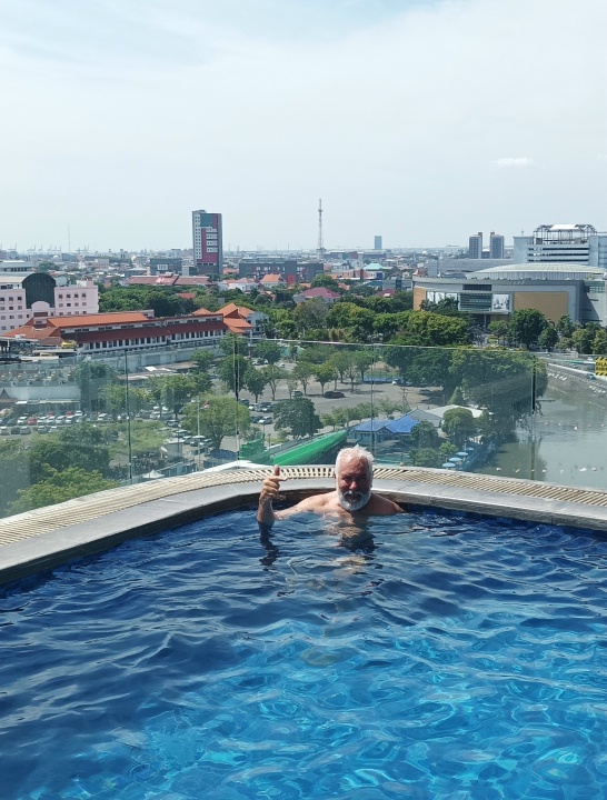../Images/pool 1.jpg